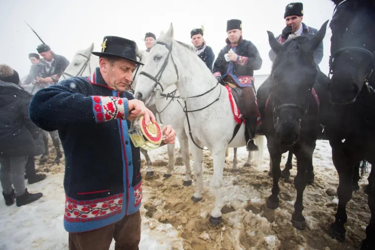 TENJA: Sudionici Pokladnog jahanja obilazili postaje, a domaćini ih častili...