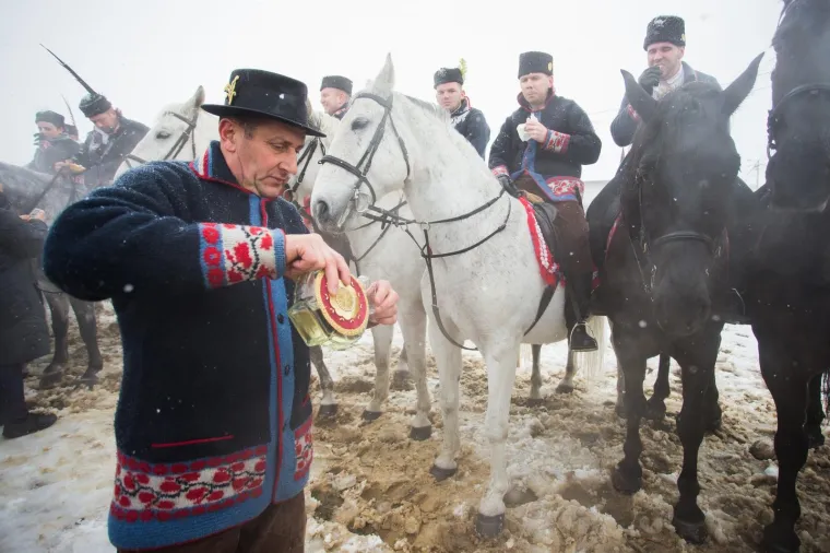 TENJA: Sudionici Pokladnog jahanja obilazili postaje, a domaćini ih častili...