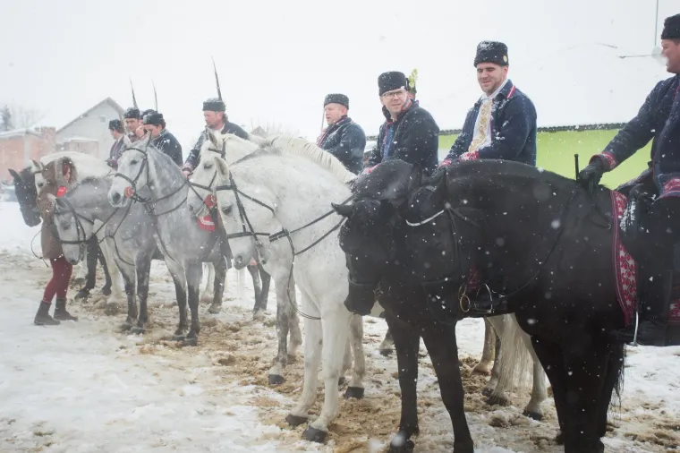 TENJA: Sudionici Pokladnog jahanja obilazili postaje, a domaćini ih častili...