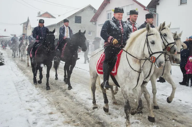 TENJA: Sudionici Pokladnog jahanja obilazili postaje, a domaćini ih častili...