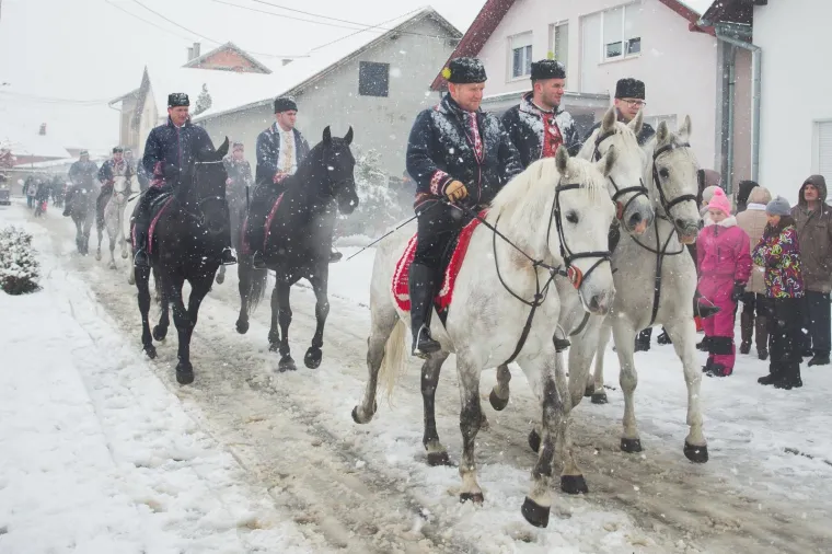 TENJA: Sudionici Pokladnog jahanja obilazili postaje, a domaćini ih častili...
