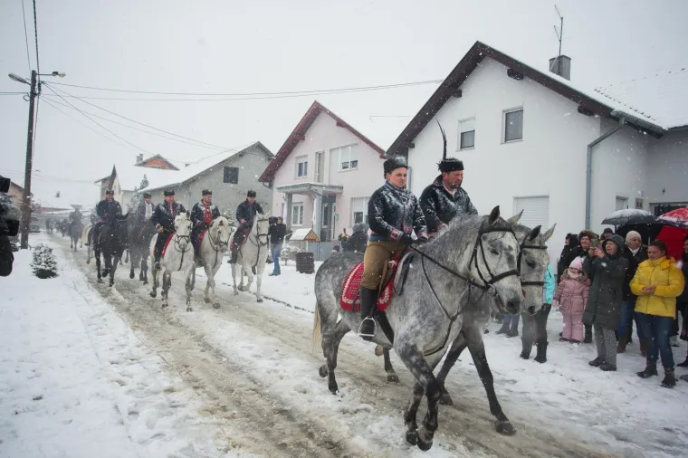 TENJA: Sudionici Pokladnog jahanja obilazili postaje, a domaćini ih častili...