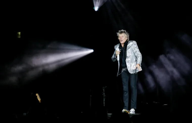 ROD STEWART NAPRAVIO SPEKTAKL U ZAGREBAČKOJ ARENI: Neumorni rocker dokazao da je i sa 73 godine u odličnoj formi