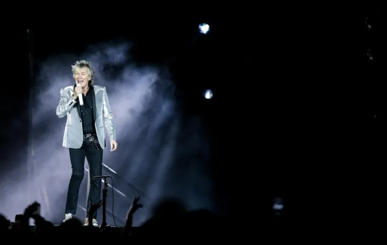 ROD STEWART NAPRAVIO SPEKTAKL U ZAGREBAČKOJ ARENI: Neumorni rocker dokazao da je i sa 73 godine u odličnoj formi