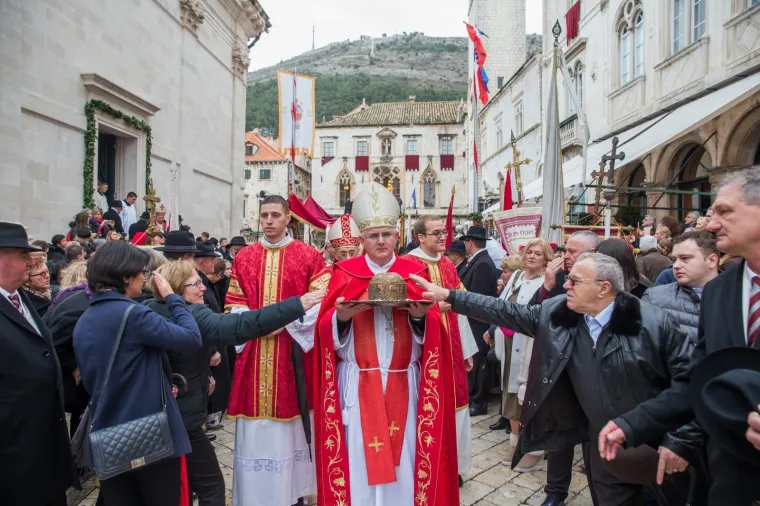 Devčić je naglasio kako je važno za blagdan svog patrona obnoviti svoje znanje o njemu, 'ne radi znanja samoga, nego kako bismo bolje upoznali ono &scaron;to od njega možemo naučiti za svoj život, čime ga možemo i trebamo nasljedovati u na&scaron;em vremenu'