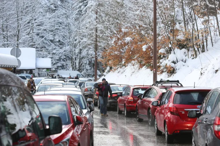 HAK moli korisnike da pripaze na način kako koriste parkirališna mjesta kako bi mogli prolaziti autobusi i vozila zimske službe