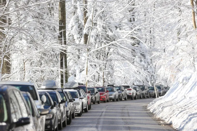 SVI SU HTJELI NA MEDVEDNICU: Zatvorena je Sljemenska cesta sa zagrebačke strane od Blizneca prema vrhu