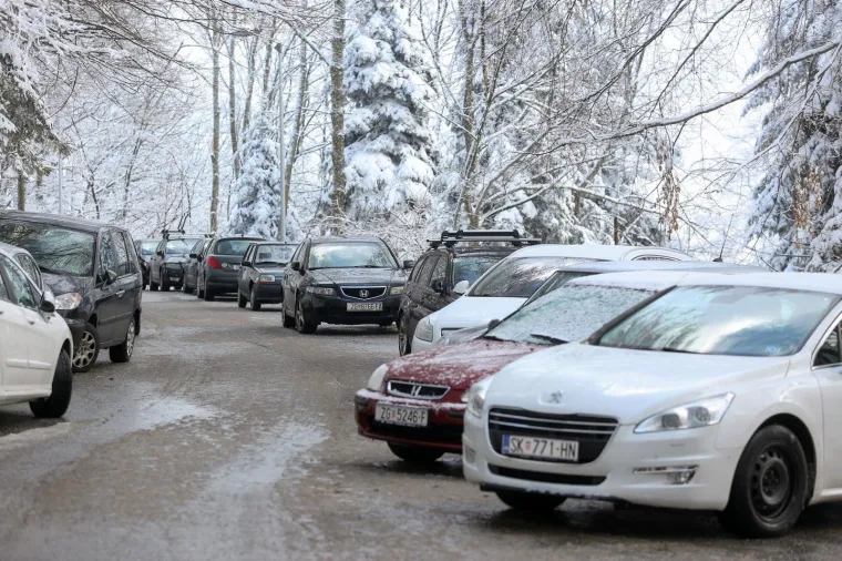 SVI SU HTJELI NA MEDVEDNICU: Zatvorena je Sljemenska cesta sa zagrebačke strane od Blizneca prema vrhu