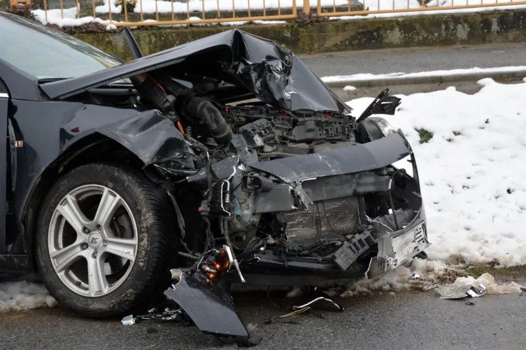TE&Scaron;KA NESREĆA U SLAVONIJI: U silovitom sudaru automobila vi&scaron;e je osoba ozlijeđeno