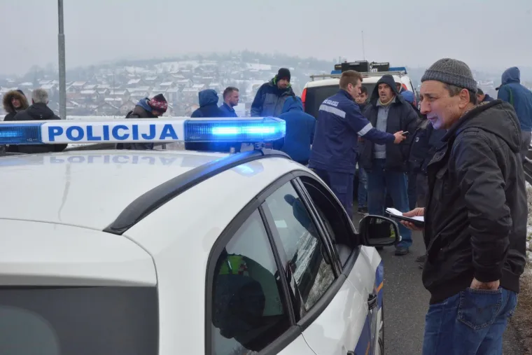 LANČANI SUDAR U SLAVONSKOM BRODU: U nesreći na nadvožnjaku sudjelovalo čak 15 vozila