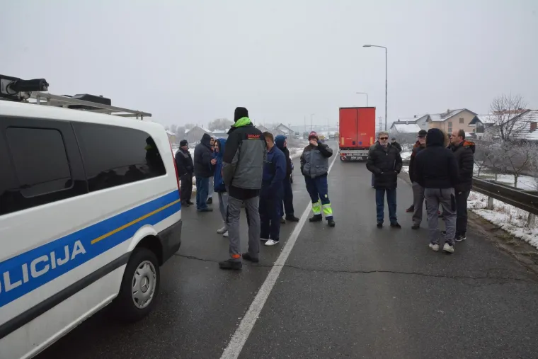 LANČANI SUDAR U SLAVONSKOM BRODU: U nesreći na nadvožnjaku sudjelovalo čak 15 vozila