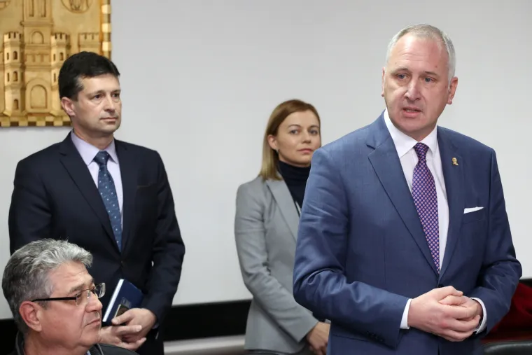 Opara i predsjednici Klubova vijećnika dali izjave za medije nakon sastanka o Karepovcu