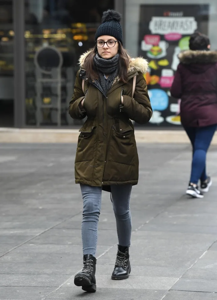 Parke su popularne već nekoliko sezona u nizu, a ovakvu u maslinasto zelenoj boji vjerojatno svaka od vas ima u ormaru.