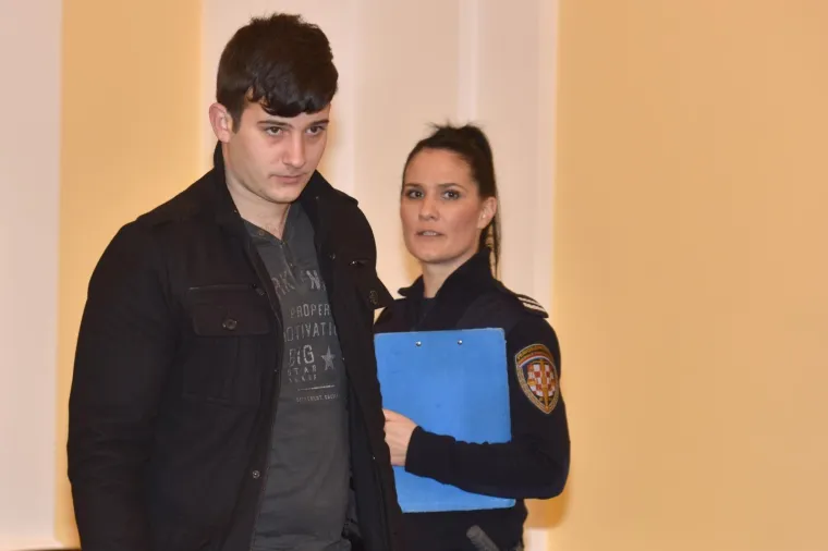 Počelo suđenje Tinu &Scaron;unjergi osumnjičenom za okrutno ubojstvo roditelja