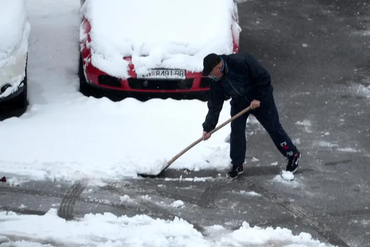 Zagreb: Građane jutros dočekao bijeli pokrivač debljine 10 centimetara