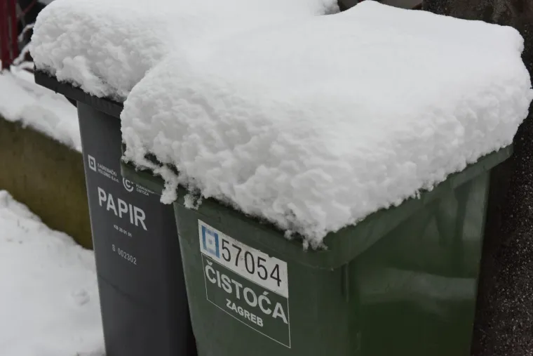 Zagreb: Građane jutros dočekao bijeli pokrivač debljine 10 centimetara