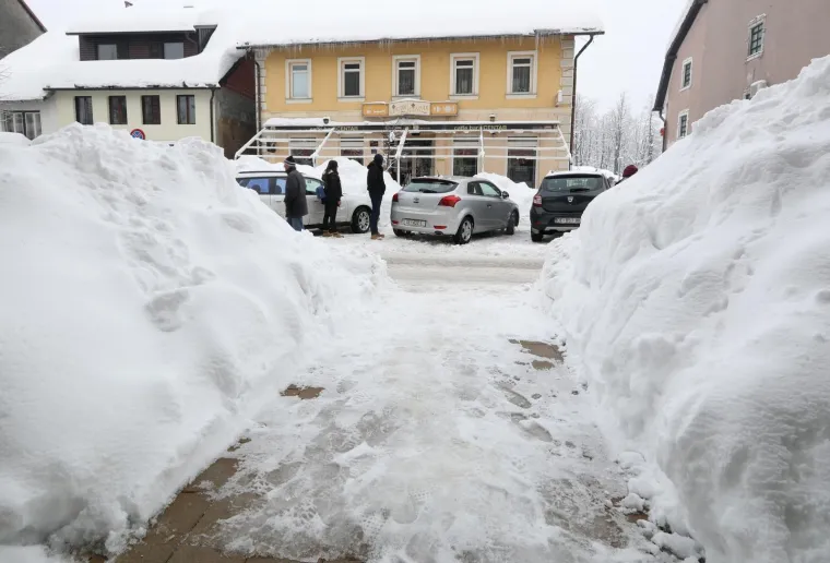 SNIJEG ZATRPAO GORSKI KOTAR: Napadalo ga je čak 90 centimetara, pogledajte kakvo je stanje u Delnicama