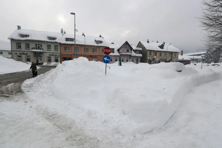 SNIJEG ZATRPAO GORSKI KOTAR: Napadalo ga je čak 90 centimetara, pogledajte kakvo je stanje u Delnicama