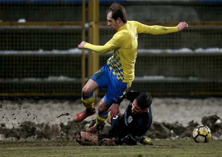 ZAPOČEO JE PROLJETNI DIO PRVE HNL: Uz toliko blata i snijega jedva da ćete prepoznati tko je igrao utakmicu