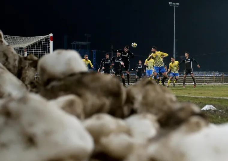 ZAPOČEO JE PROLJETNI DIO PRVE HNL: Uz toliko blata i snijega jedva da ćete prepoznati tko je igrao utakmicu