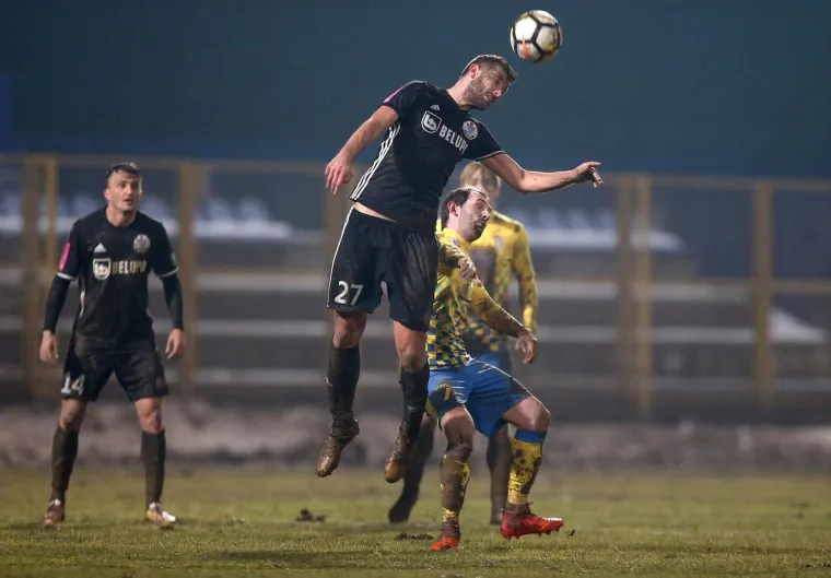 ZAPOČEO JE PROLJETNI DIO PRVE HNL: Uz toliko blata i snijega jedva da ćete prepoznati tko je igrao utakmicu