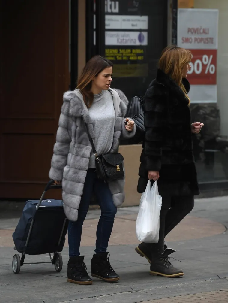 Na hladnim zagrebačkim ulicama zavladale su bunde