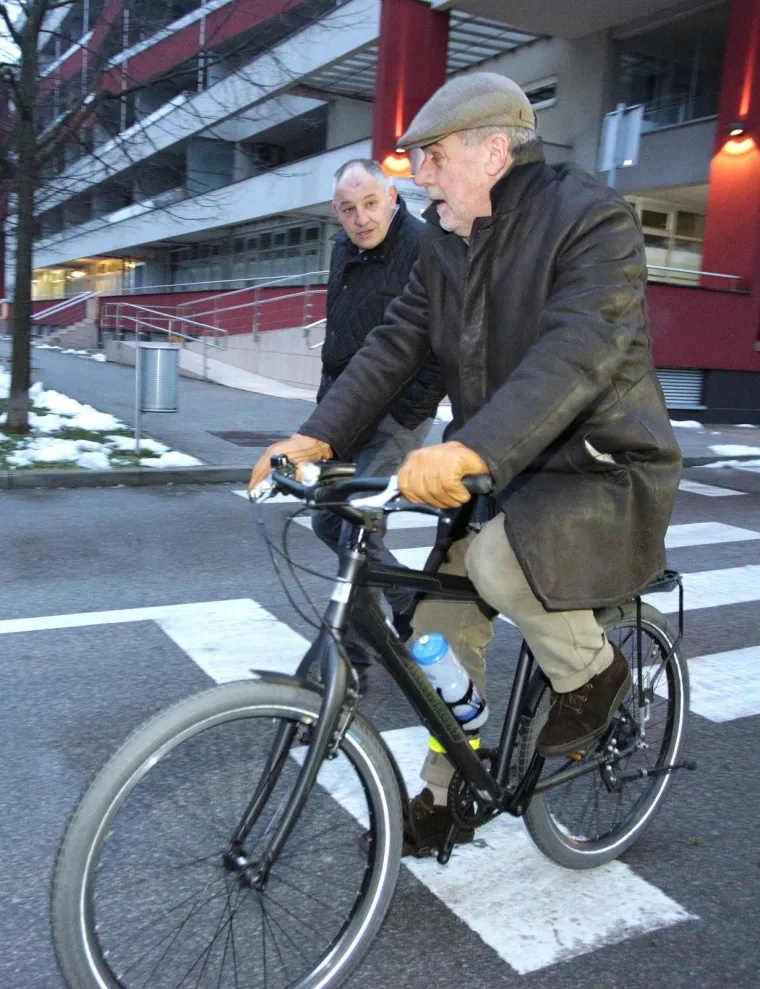 BANDIĆ BICIKLOM STIGAO NA POSAO: Zagrebački gradonačelnik obilježio 'Dan zimskog bicikliranja na posao'