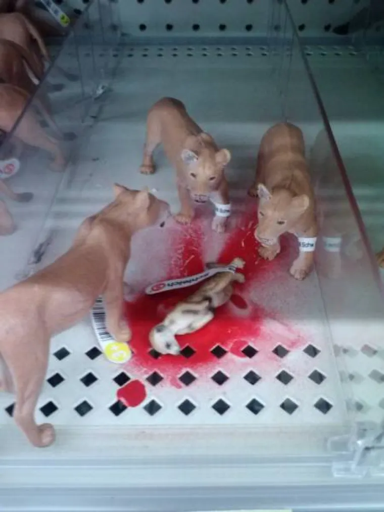 I DJECA BI SE OVIME TREBALA IGRATI?! Igračke koje će vas jo&scaron; dugo, dugo proganjati u snovima...