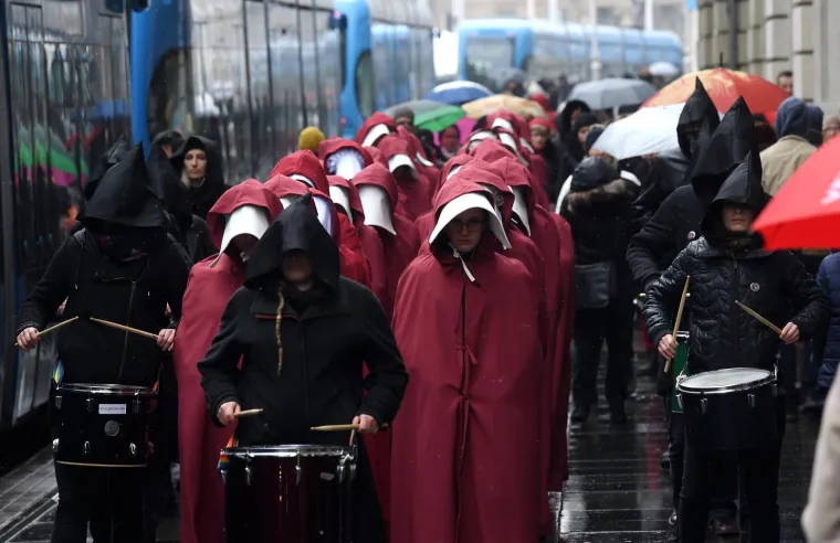 PROSVJED 'SLU&Scaron;KINJA' U ZAGREBU: Građani se okupili kako bi pritisli Vladu na ratifikaciju Istanbulske konvencije