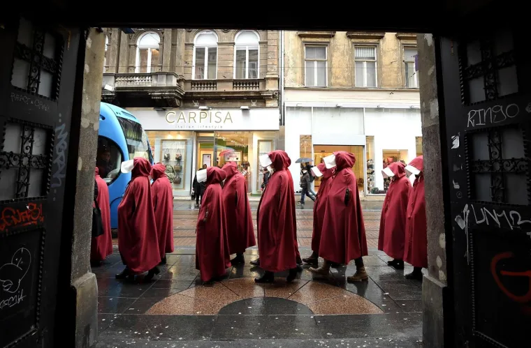 PROSVJED 'SLU&Scaron;KINJA' U ZAGREBU: Građani se okupili kako bi pritisli Vladu na ratifikaciju Istanbulske konvencije