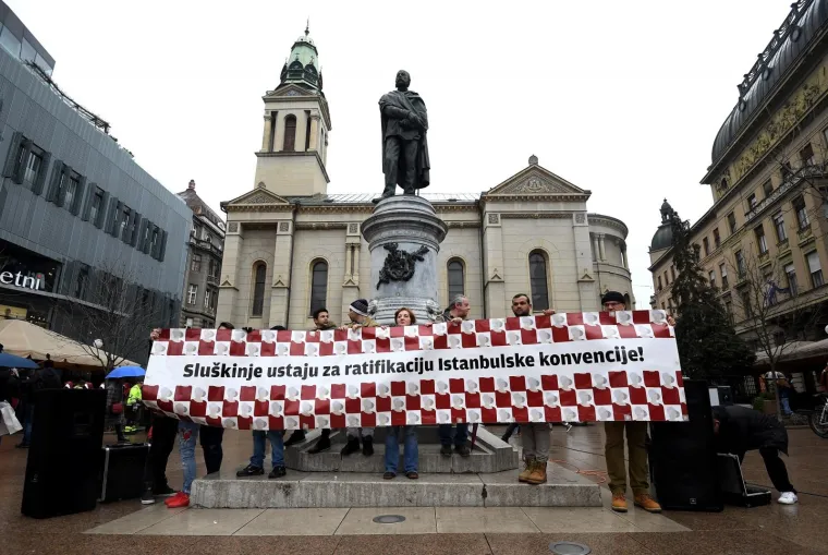 PROSVJED 'SLU&Scaron;KINJA' U ZAGREBU: Građani se okupili kako bi pritisli Vladu na ratifikaciju Istanbulske konvencije