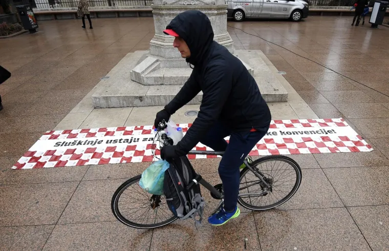 PROSVJED 'SLU&Scaron;KINJA' U ZAGREBU: Građani se okupili kako bi pritisli Vladu na ratifikaciju Istanbulske konvencije