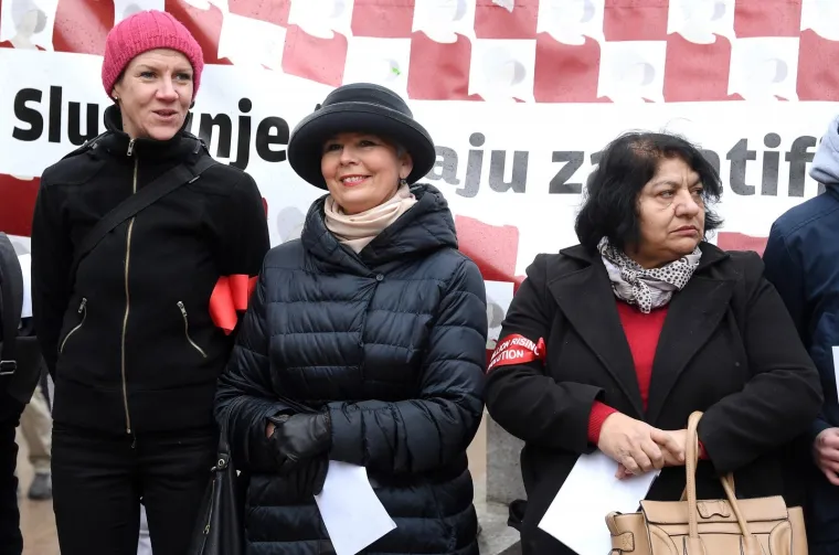 PROSVJED 'SLU&Scaron;KINJA' U ZAGREBU: Građani se okupili kako bi pritisli Vladu na ratifikaciju Istanbulske konvencije