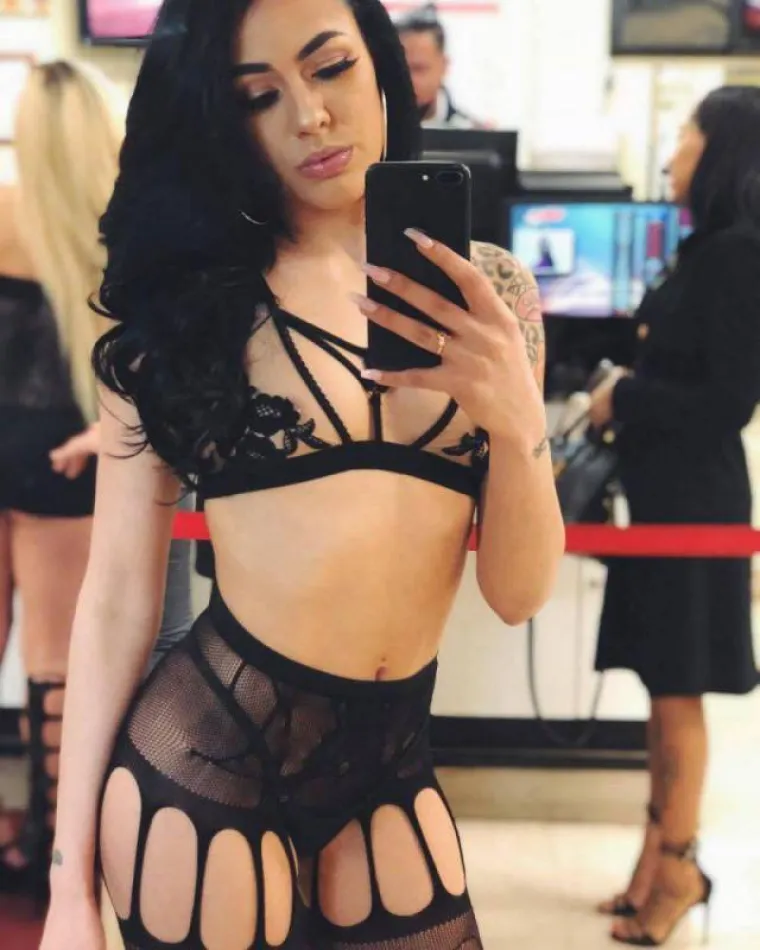 VATRENI SEKSIPIL: Ni&scaron;ta posebno, samo jako seksi cure u jako seksi rublju