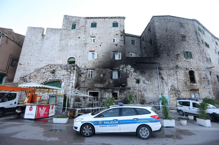 U poznatom &scaron;ibenskom kafiću Skipper noćas je do&scaron;lo do požara.