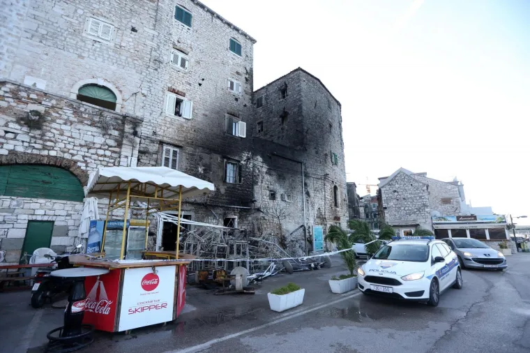 PODMETNU POŽAR U &Scaron;IBENIKU: Izgorio dio poznatog kafića