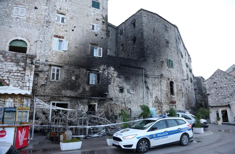 PODMETNU POŽAR U &Scaron;IBENIKU: Izgorio dio poznatog kafića