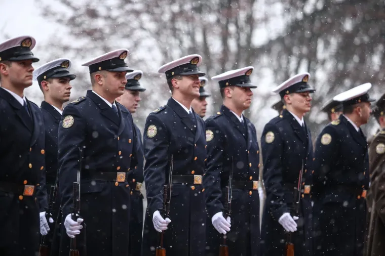 ALEKSANDAR VUČIĆ STIGAO U DUGOOČEKIVANI POSJET HRVATSKOJ: Na Pantovčaku ga dočekala predsjednica Grabar-Kitarović
