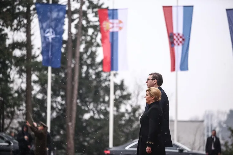 ALEKSANDAR VUČIĆ STIGAO U DUGOOČEKIVANI POSJET HRVATSKOJ: Na Pantovčaku ga dočekala predsjednica Grabar-Kitarović