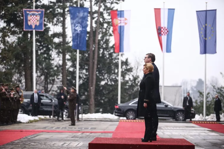 ALEKSANDAR VUČIĆ STIGAO U DUGOOČEKIVANI POSJET HRVATSKOJ: Na Pantovčaku ga dočekala predsjednica Grabar-Kitarović