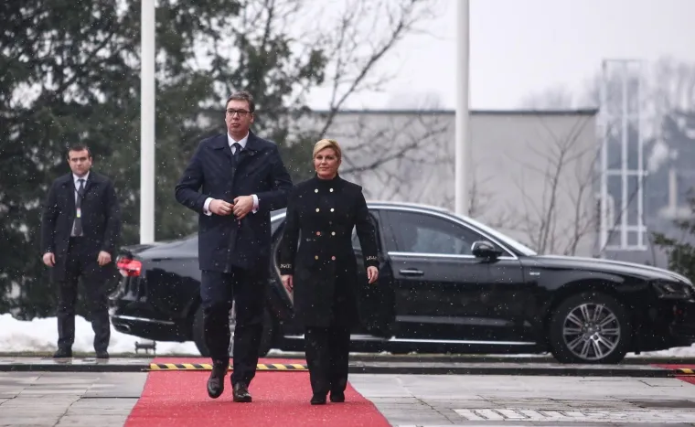 ALEKSANDAR VUČIĆ STIGAO U DUGOOČEKIVANI POSJET HRVATSKOJ: Na Pantovčaku ga dočekala predsjednica Grabar-Kitarović