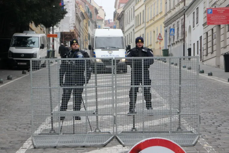 ZAGREB POD POLICIJSKOM OPSADOM: Jako osiguranje uoči dolaska Aleksandra Vučića