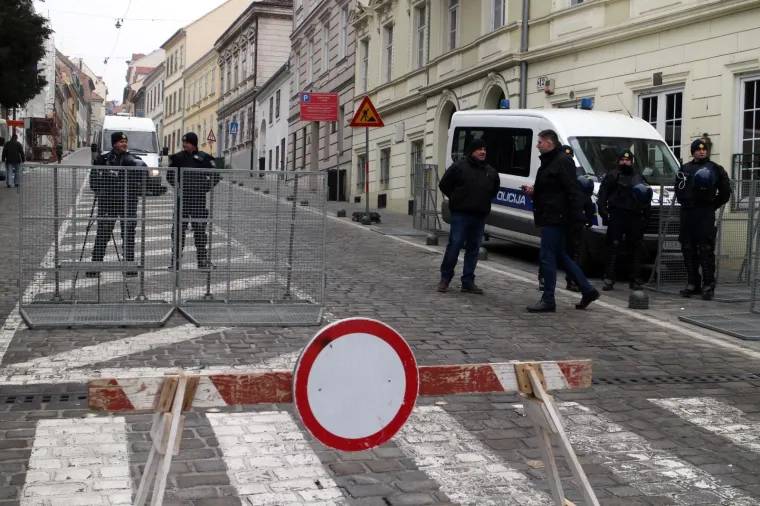 ZAGREB POD POLICIJSKOM OPSADOM: Jako osiguranje uoči dolaska Aleksandra Vučića