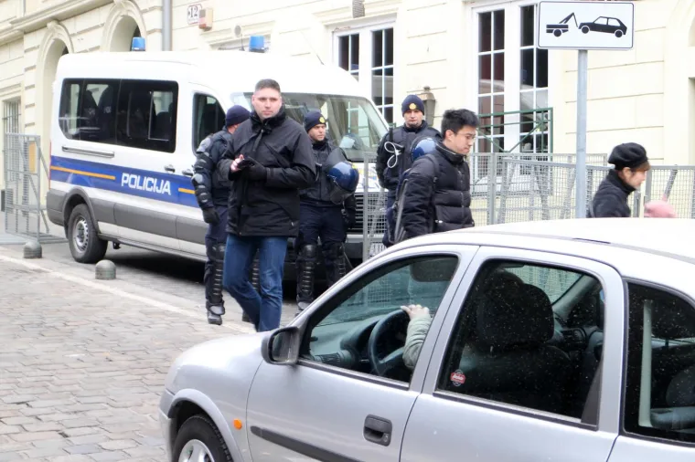 ZAGREB POD POLICIJSKOM OPSADOM: Jako osiguranje uoči dolaska Aleksandra Vučića