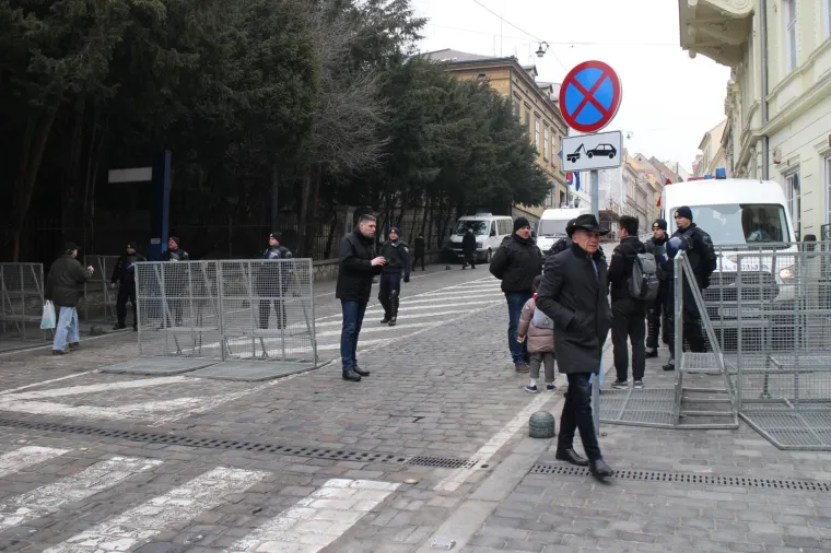 ZAGREB POD POLICIJSKOM OPSADOM: Jako osiguranje uoči dolaska Aleksandra Vučića