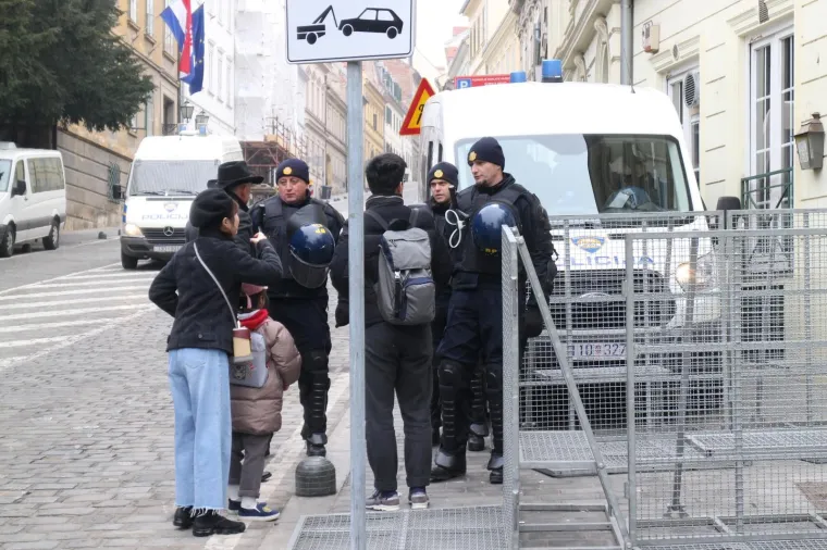 ZAGREB POD POLICIJSKOM OPSADOM: Jako osiguranje uoči dolaska Aleksandra Vučića