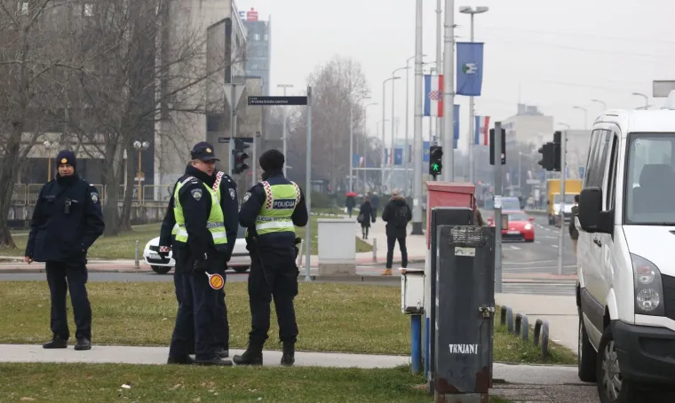 ZAGREB POD POLICIJSKOM OPSADOM: Jako osiguranje uoči dolaska Aleksandra Vučića