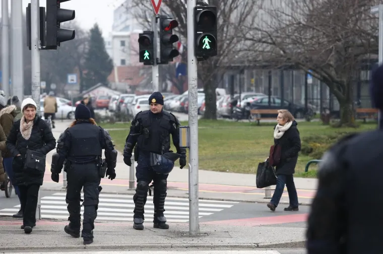ZAGREB POD POLICIJSKOM OPSADOM: Jako osiguranje uoči dolaska Aleksandra Vučića