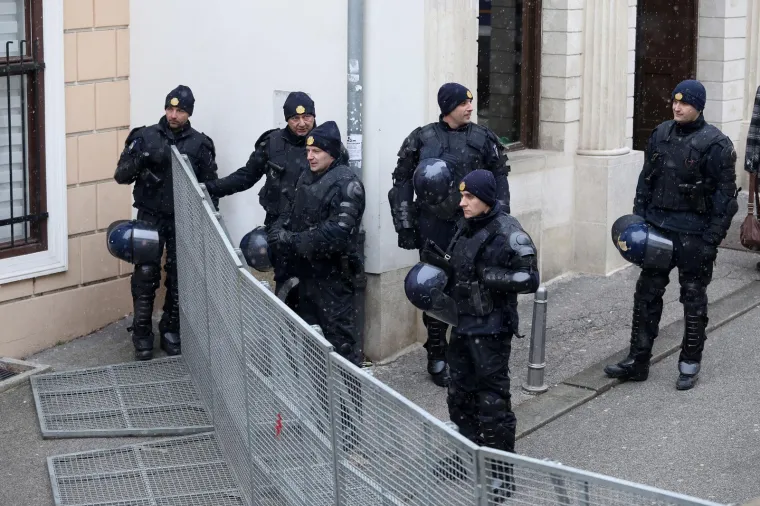 ZAGREB POD POLICIJSKOM OPSADOM: Jako osiguranje uoči dolaska Aleksandra Vučića