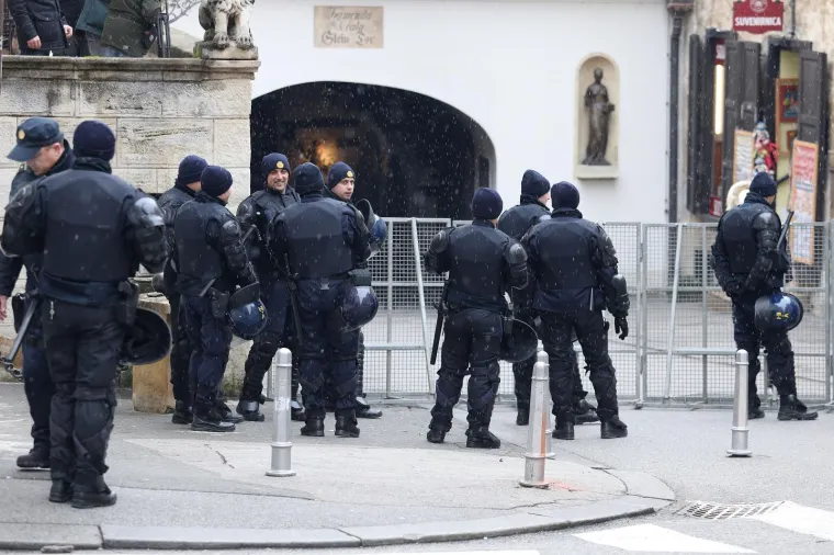 ZAGREB POD POLICIJSKOM OPSADOM: Jako osiguranje uoči dolaska Aleksandra Vučića